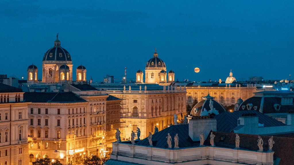 foto notturna dall'alto Vienna Dachboden im 25hours Hotel a Lerchenfelder Strasse