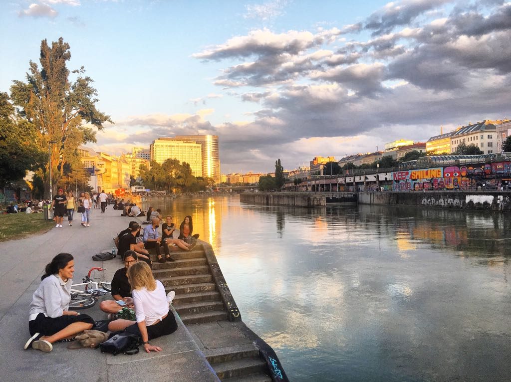 foto Vienna Danubio fiume tramonto 