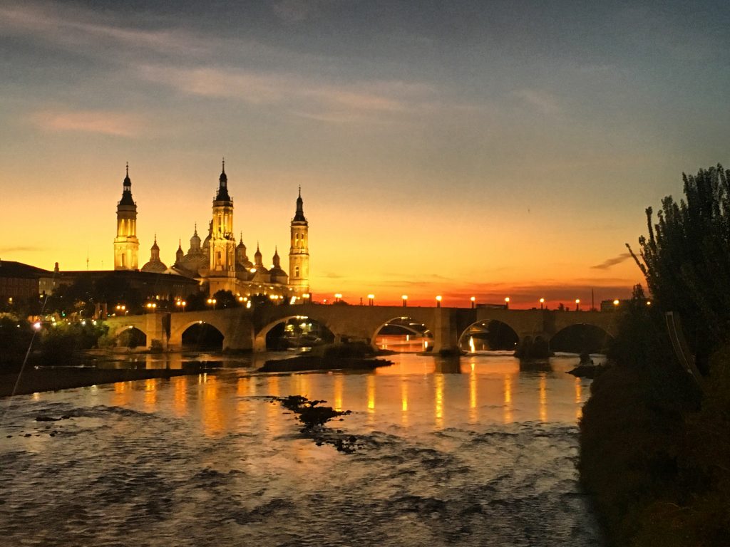 foto weekend a Saragozza ponte de Piedra basilica del Pilar tramonto