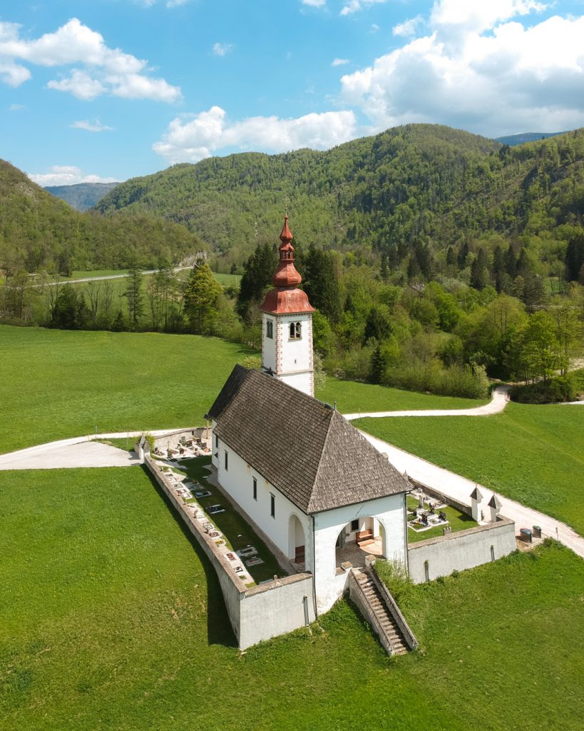 foto drone Slovenia chiesa