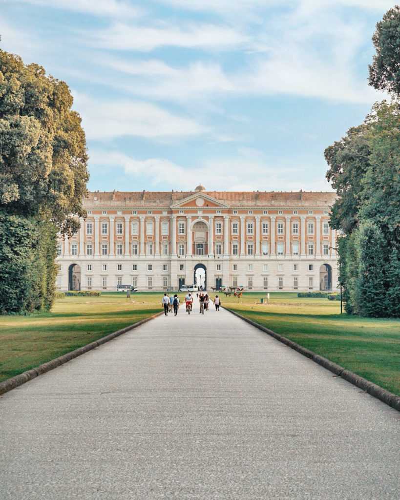 foto reggia di Caserta ingresso palazzo
