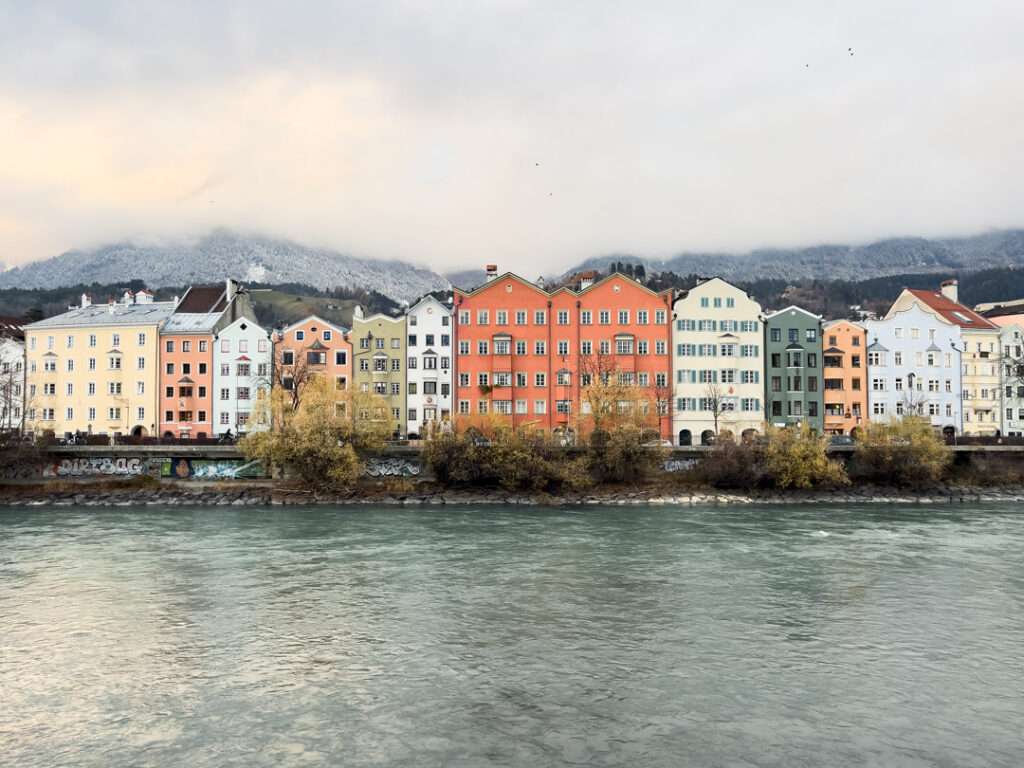 "Austria" "Innsbruch" "Casine colorate" "Innsbruch" "Mariahilfe" "Fiume Inn"