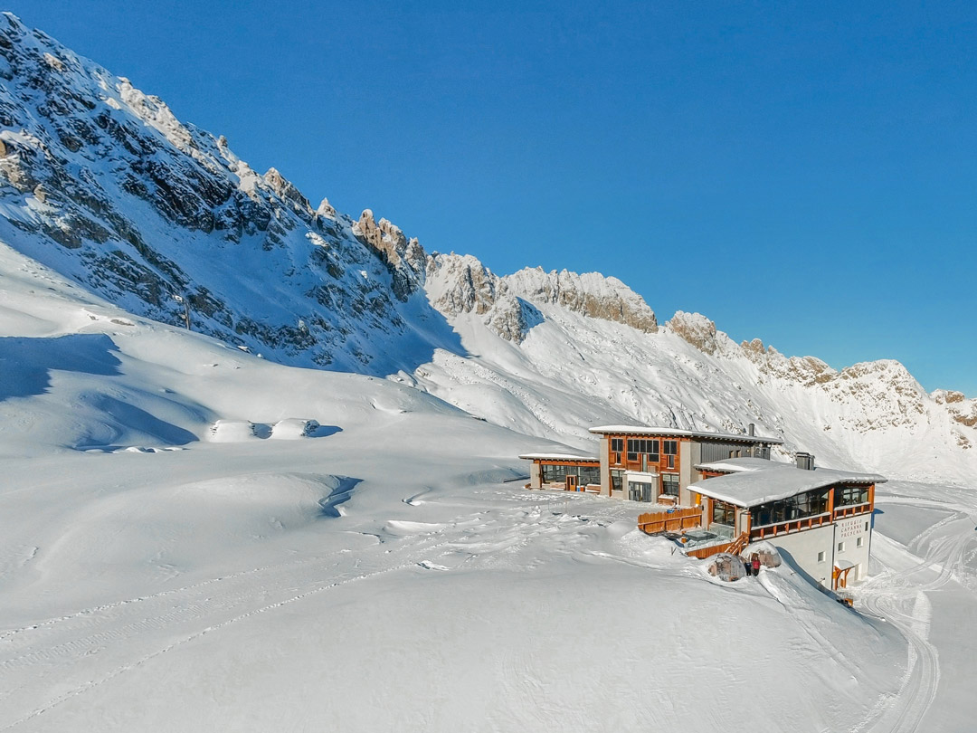 DORMIRE SUL GHIACCIAIO PIÙ GRANDE D'ITALIA