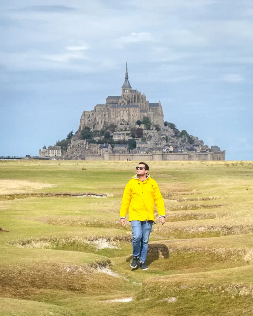 Passeggiata nei prati salmastri con Mont Saint-Michel sullo sfondo
